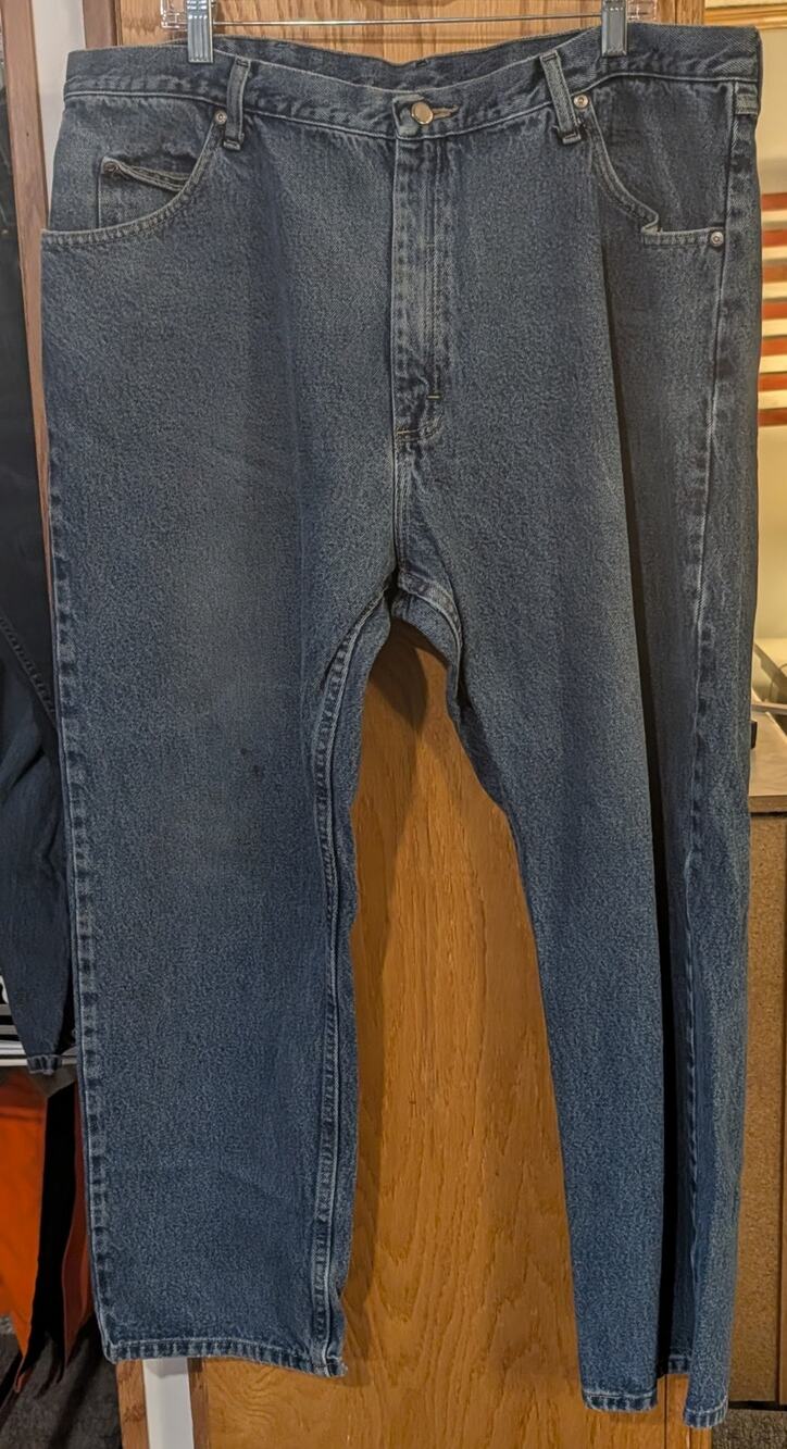 📚Mens 42*30 Wrangler Relaxed Fit Jeans